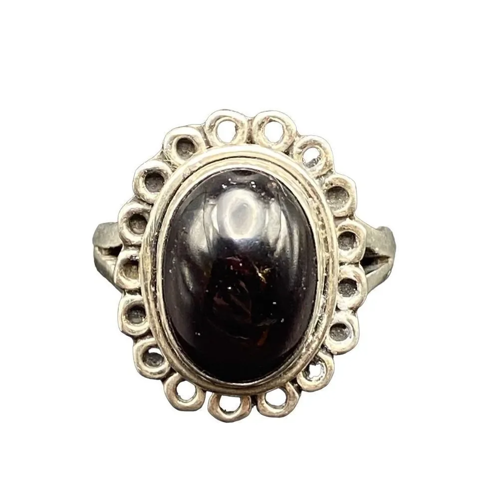 Vintage sterling silver 925 oval garnet cabochon surrounded by open swirls size